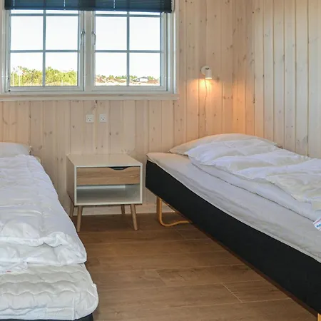 펜션 Awesome In Henne With Sauna *